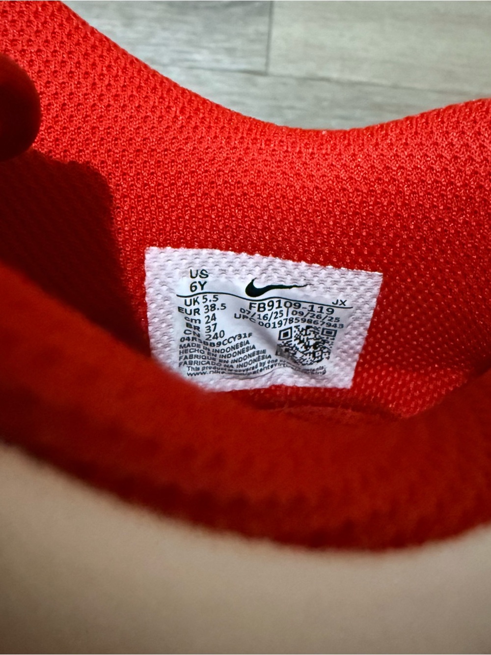 Nike Kids Red and White Low-Top Sneakers - Picture 3 of 4
